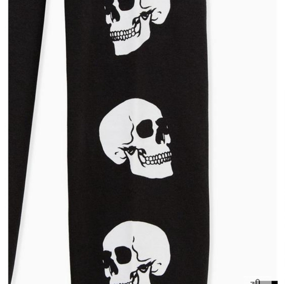 Black Skull Graphic Slim Fit Long Sleeve Tee NWT 1 - Picture 4 of 4